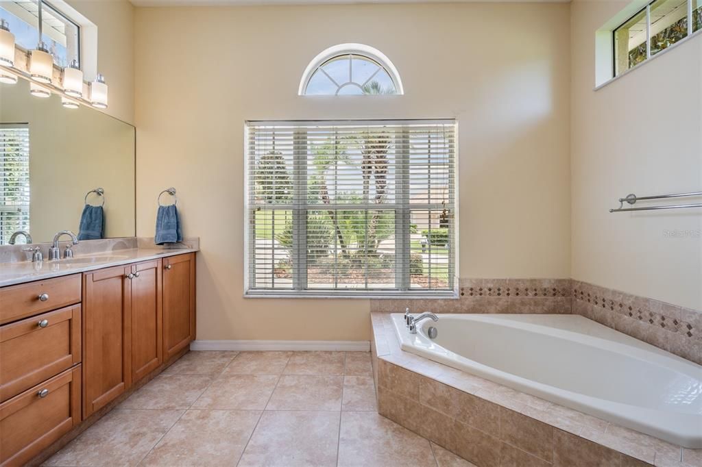 For Sale: $799,000 (4 beds, 3 baths, 2825 Square Feet)