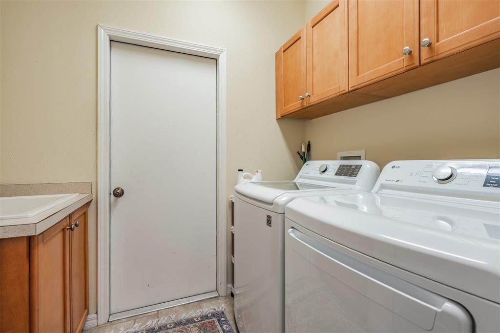 For Sale: $799,000 (4 beds, 3 baths, 2825 Square Feet)