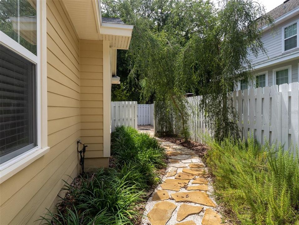 En Venta: $674,900 (3 camas, 2 baños, 2705 Pies cuadrados)