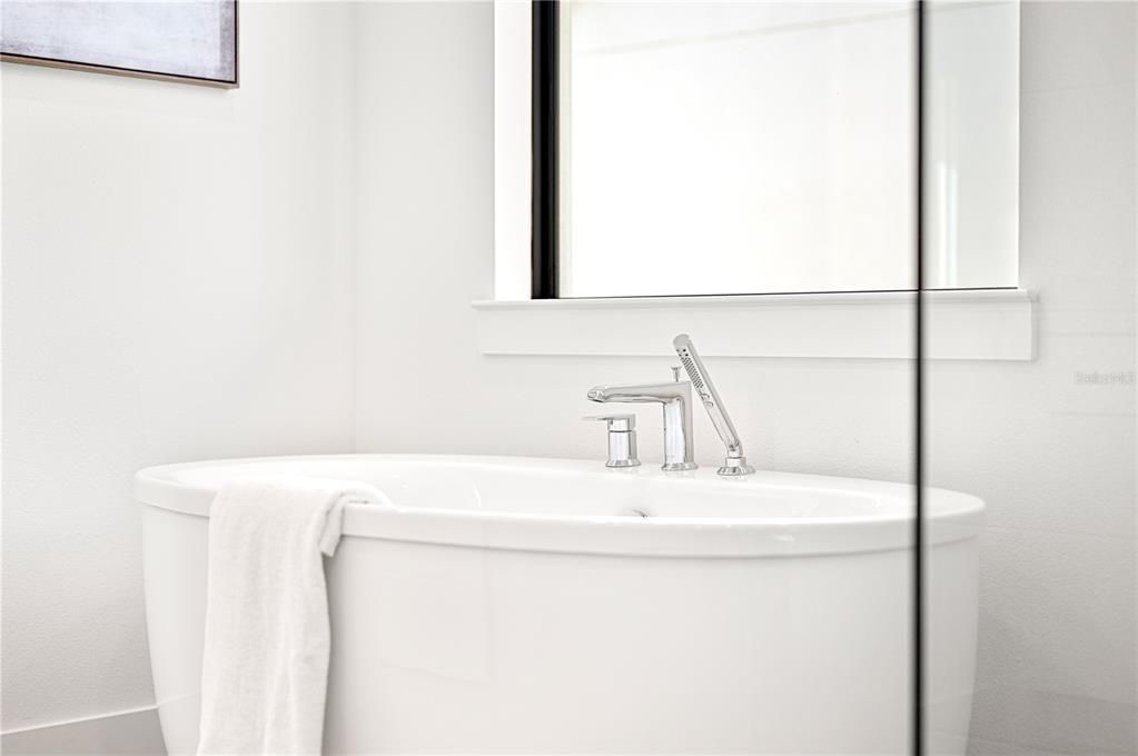 For Sale: $1,079,000 (5 beds, 4 baths, 3404 Square Feet)