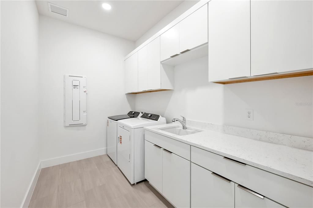 For Sale: $1,079,000 (5 beds, 4 baths, 3404 Square Feet)