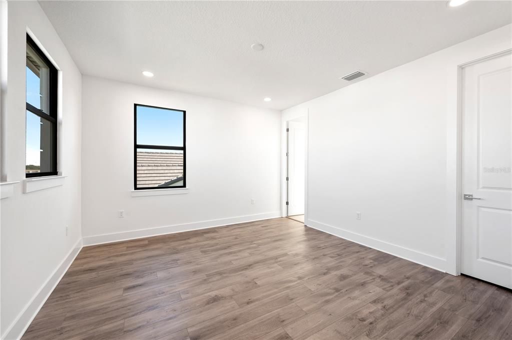 For Sale: $1,079,000 (5 beds, 4 baths, 3404 Square Feet)