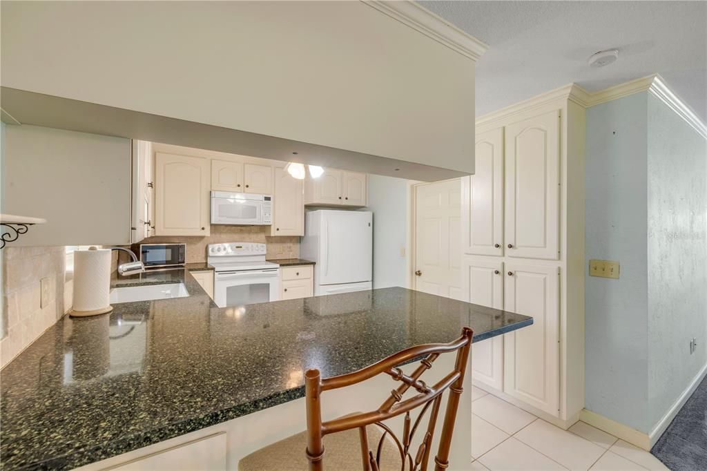 Activo con contrato: $289,000 (3 camas, 2 baños, 1379 Pies cuadrados)