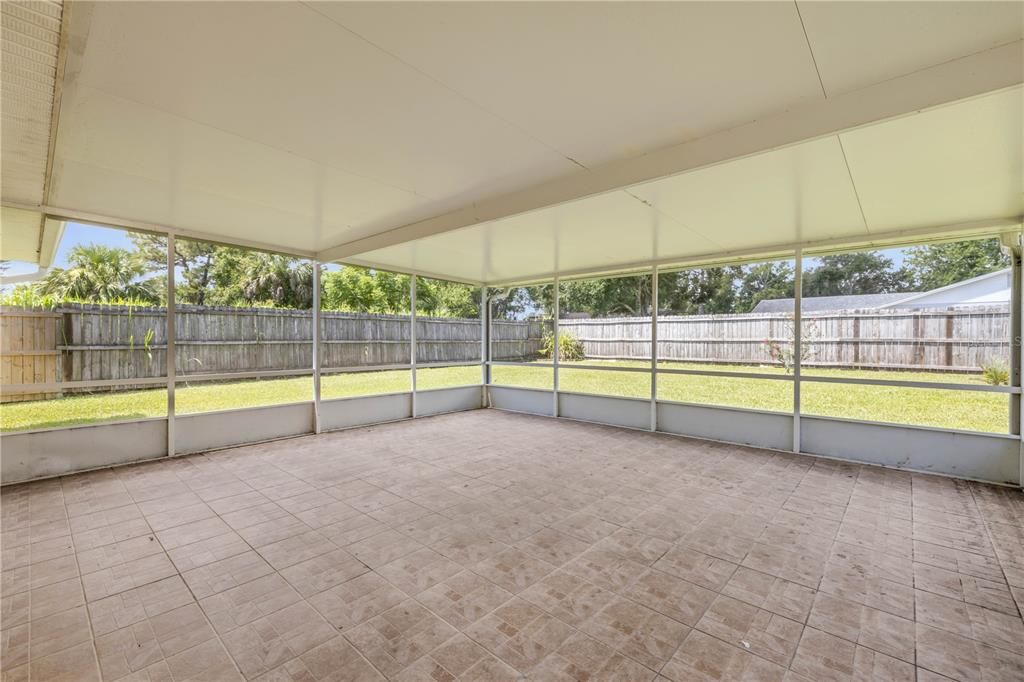 Activo con contrato: $289,000 (3 camas, 2 baños, 1379 Pies cuadrados)