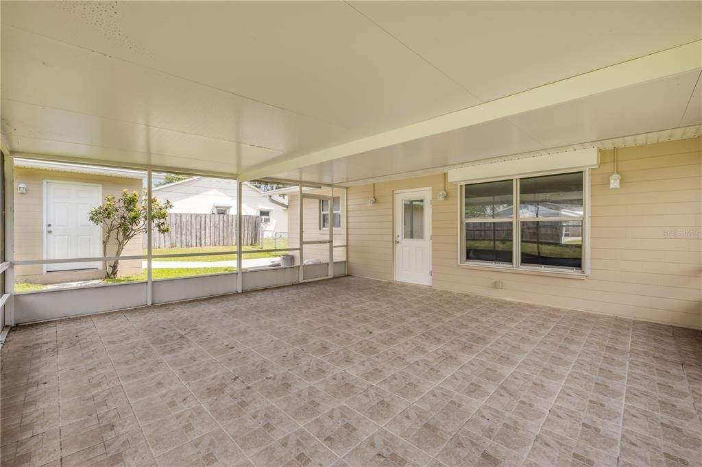 Activo con contrato: $289,000 (3 camas, 2 baños, 1379 Pies cuadrados)