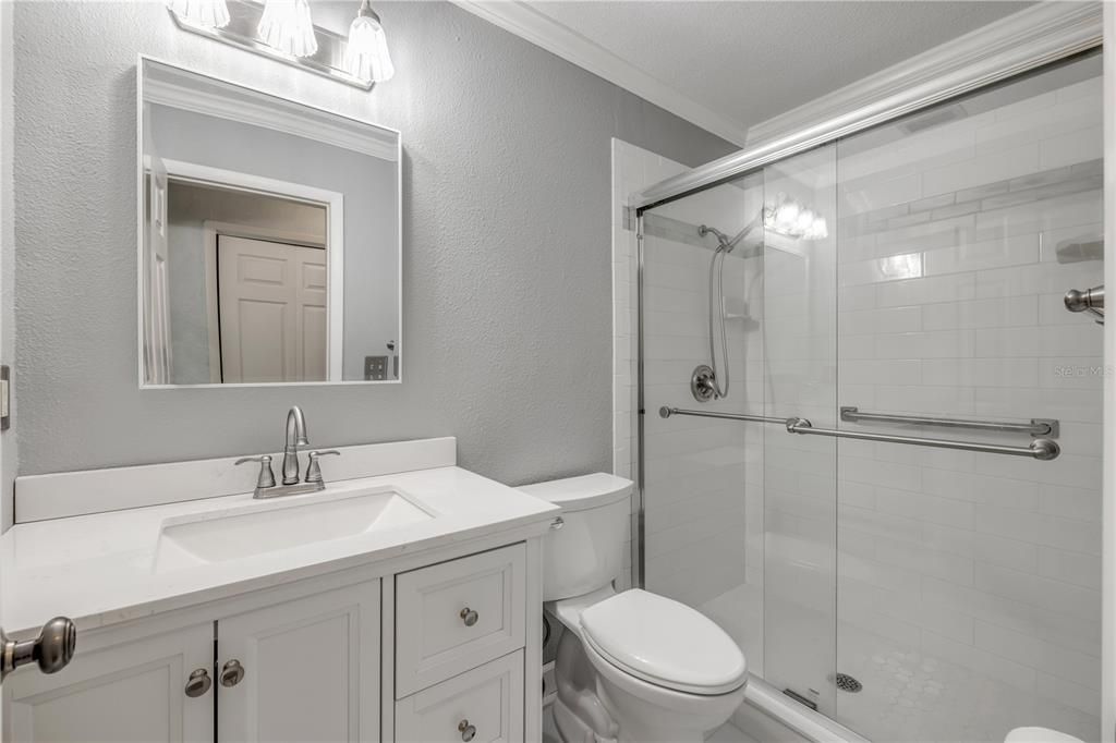 Activo con contrato: $289,000 (3 camas, 2 baños, 1379 Pies cuadrados)