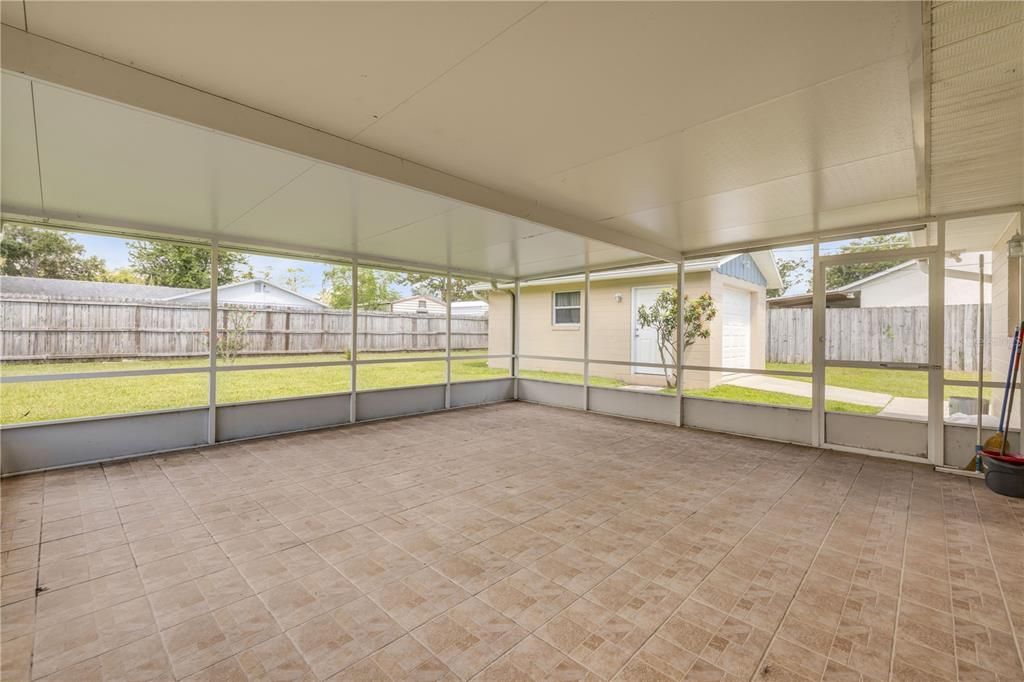 Activo con contrato: $289,000 (3 camas, 2 baños, 1379 Pies cuadrados)