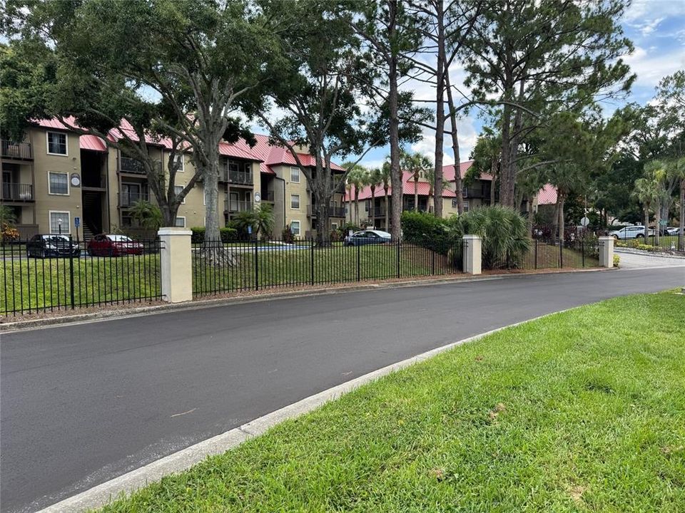 For Sale: $139,900 (1 beds, 1 baths, 809 Square Feet)