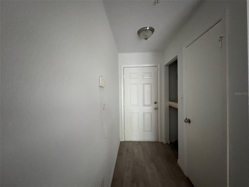 For Sale: $139,900 (1 beds, 1 baths, 809 Square Feet)