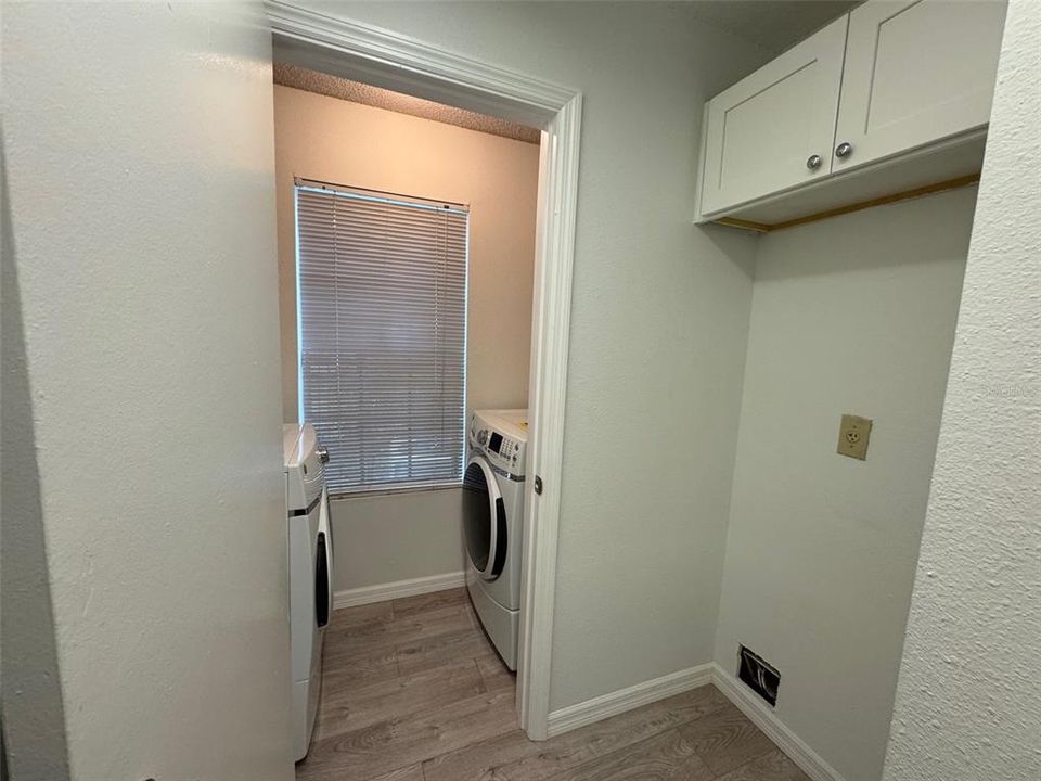 For Sale: $139,900 (1 beds, 1 baths, 809 Square Feet)