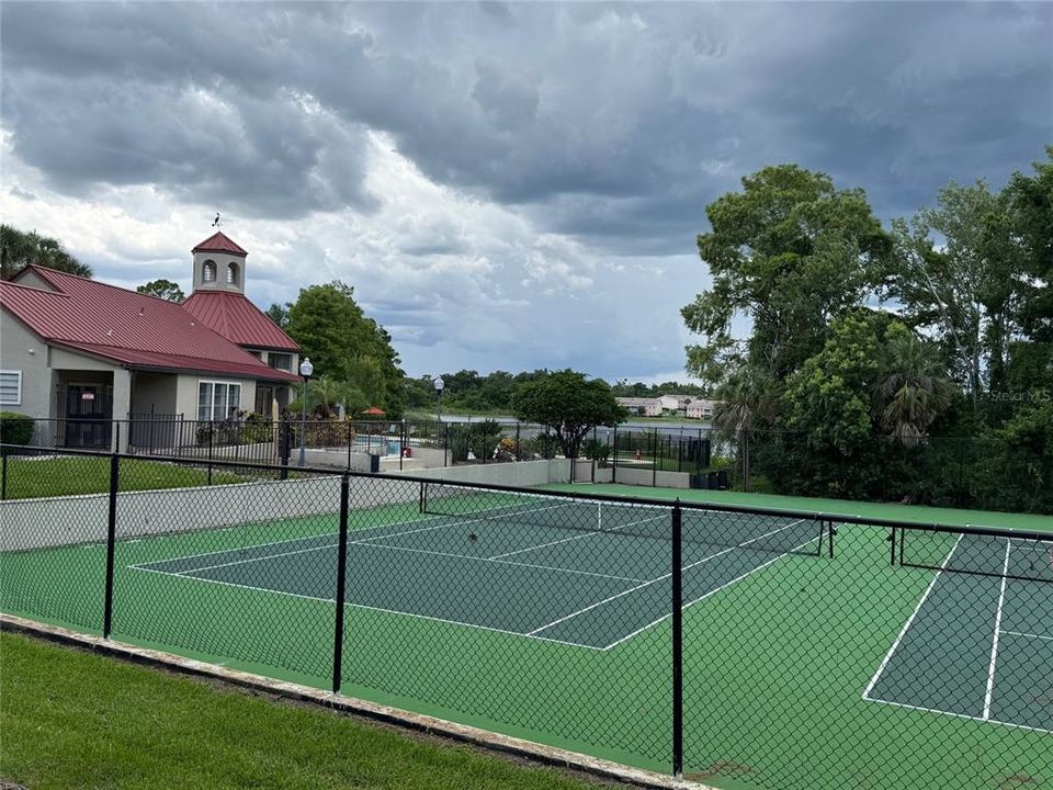 For Sale: $139,900 (1 beds, 1 baths, 809 Square Feet)