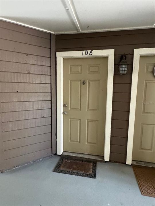 For Sale: $139,900 (1 beds, 1 baths, 809 Square Feet)