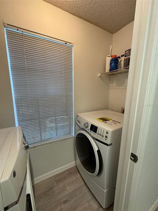 For Sale: $139,900 (1 beds, 1 baths, 809 Square Feet)