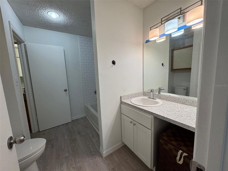 For Sale: $139,900 (1 beds, 1 baths, 809 Square Feet)