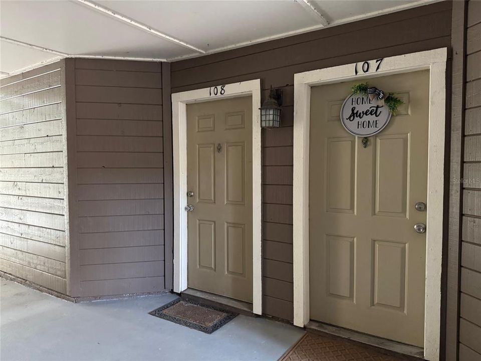 For Sale: $139,900 (1 beds, 1 baths, 809 Square Feet)