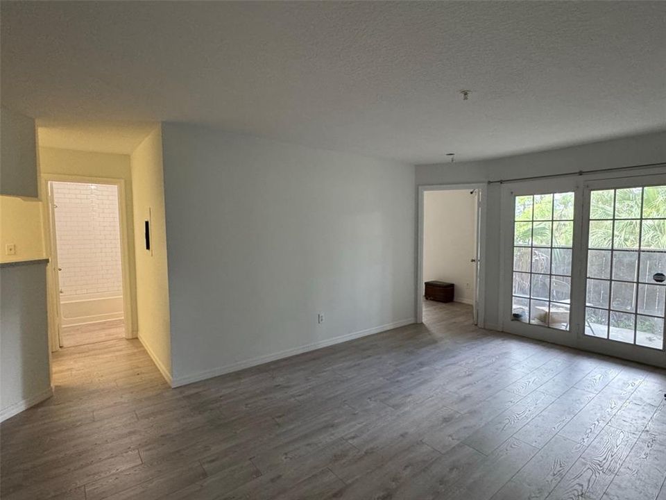 For Sale: $139,900 (1 beds, 1 baths, 809 Square Feet)