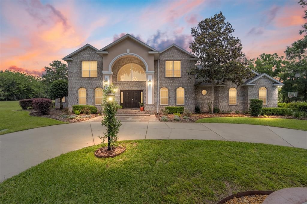 Vendido Recientemente: $1,895,000 (7 camas, 5 baños, 6873 Pies cuadrados)