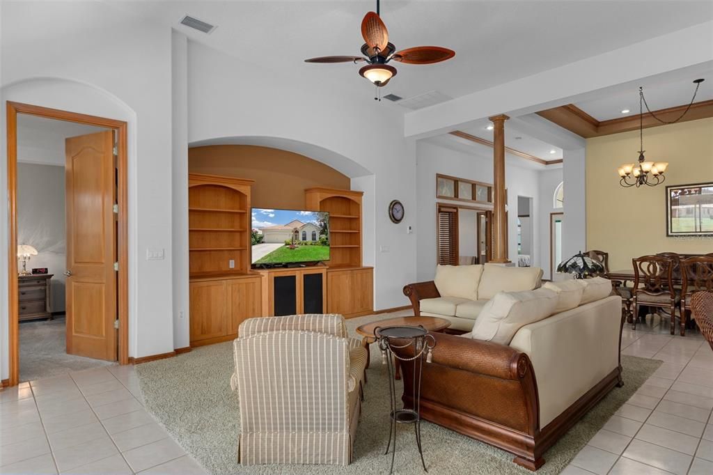 合同活跃: $349,500 (3 贝兹, 2 浴室, 1871 平方英尺)