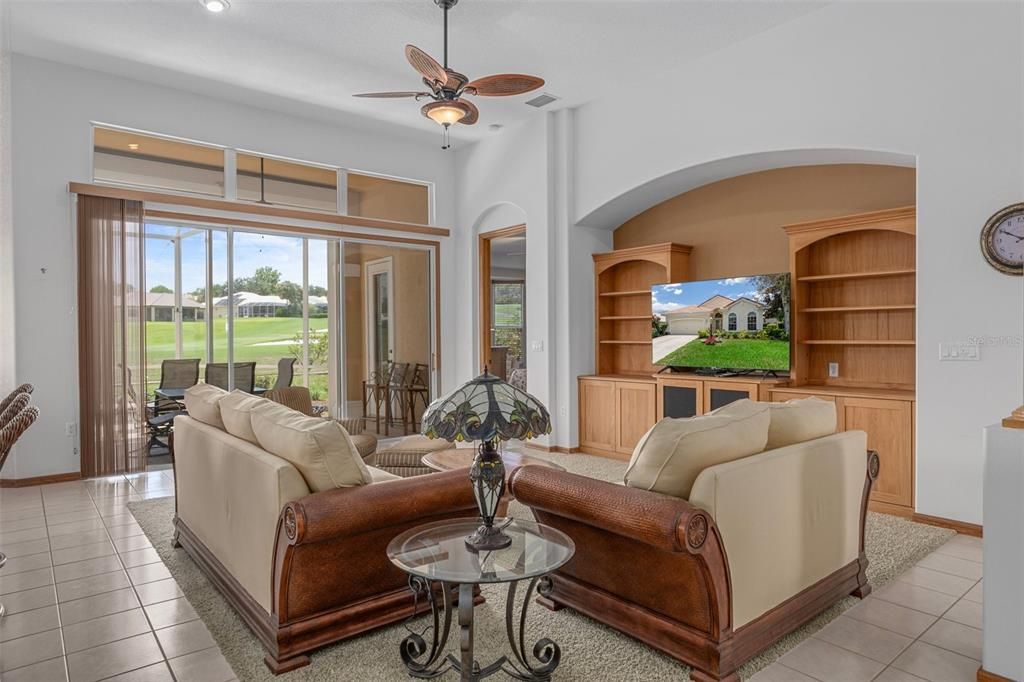 合同活跃: $349,500 (3 贝兹, 2 浴室, 1871 平方英尺)