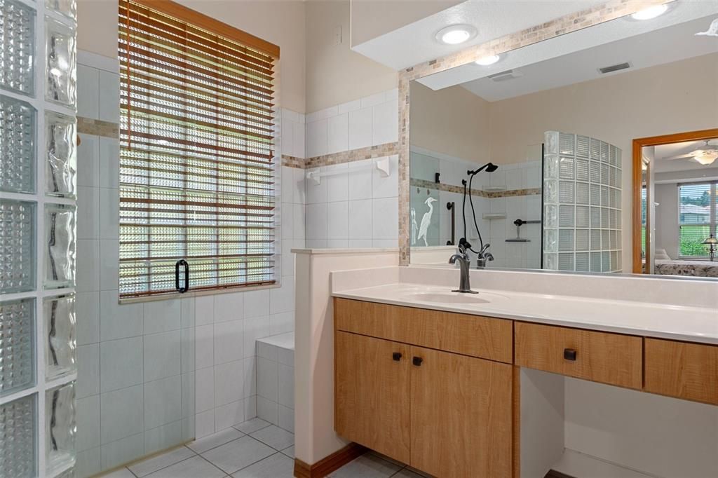 合同活跃: $349,500 (3 贝兹, 2 浴室, 1871 平方英尺)