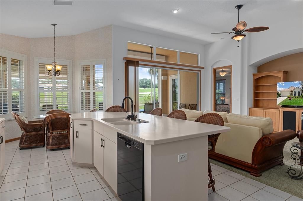 合同活跃: $349,500 (3 贝兹, 2 浴室, 1871 平方英尺)