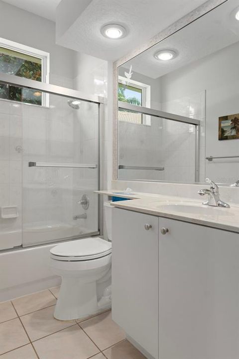 合同活跃: $349,500 (3 贝兹, 2 浴室, 1871 平方英尺)