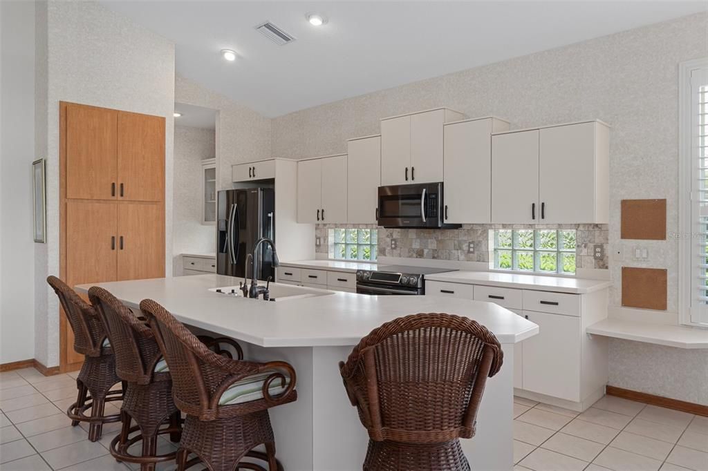 合同活跃: $349,500 (3 贝兹, 2 浴室, 1871 平方英尺)