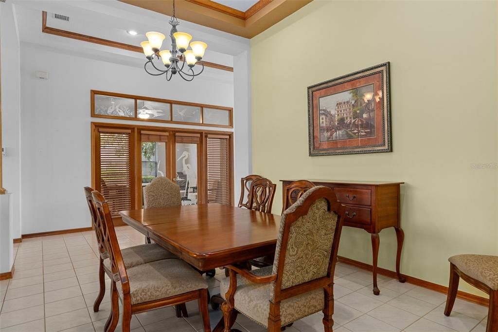 合同活跃: $349,500 (3 贝兹, 2 浴室, 1871 平方英尺)