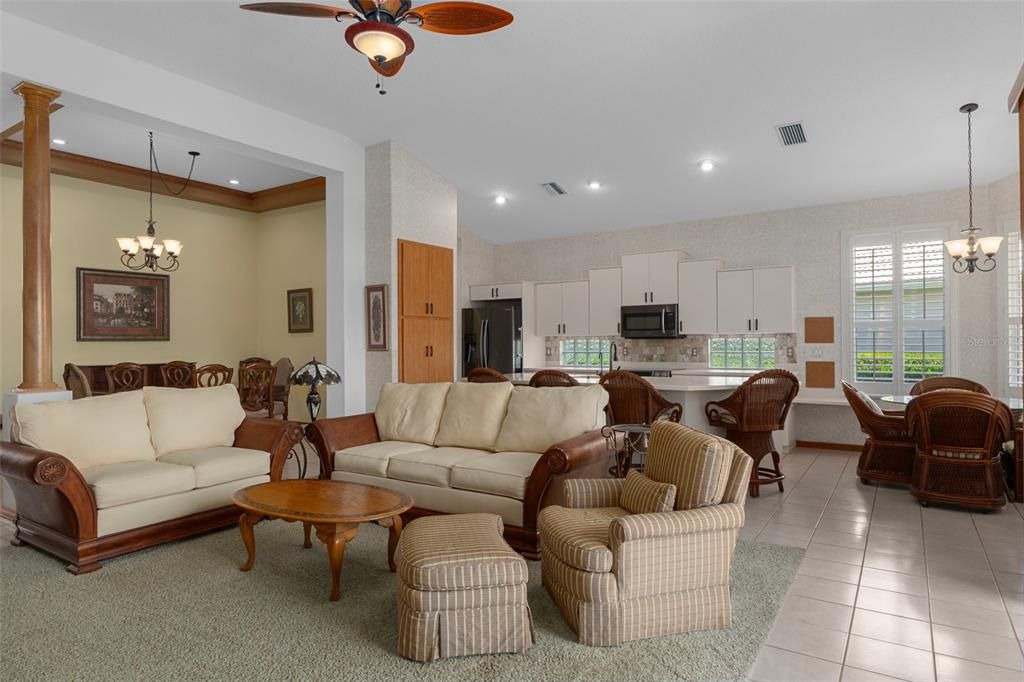 合同活跃: $349,500 (3 贝兹, 2 浴室, 1871 平方英尺)