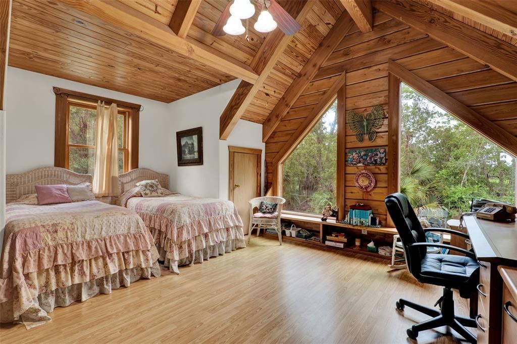 На продажу: $950,000 (2 спален, 1 ванн, 1226 Квадратных фут)