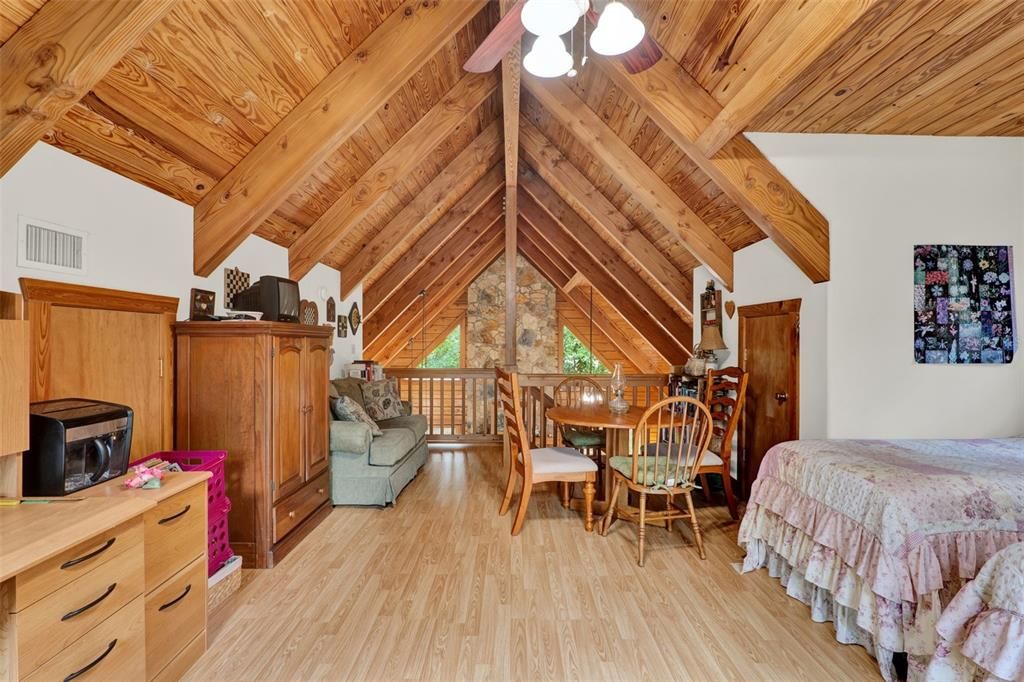 На продажу: $950,000 (2 спален, 1 ванн, 1226 Квадратных фут)