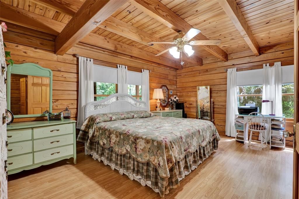 На продажу: $950,000 (2 спален, 1 ванн, 1226 Квадратных фут)