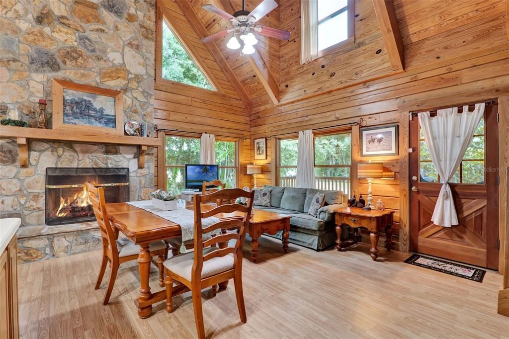 На продажу: $950,000 (2 спален, 1 ванн, 1226 Квадратных фут)