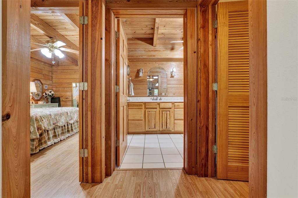 На продажу: $950,000 (2 спален, 1 ванн, 1226 Квадратных фут)