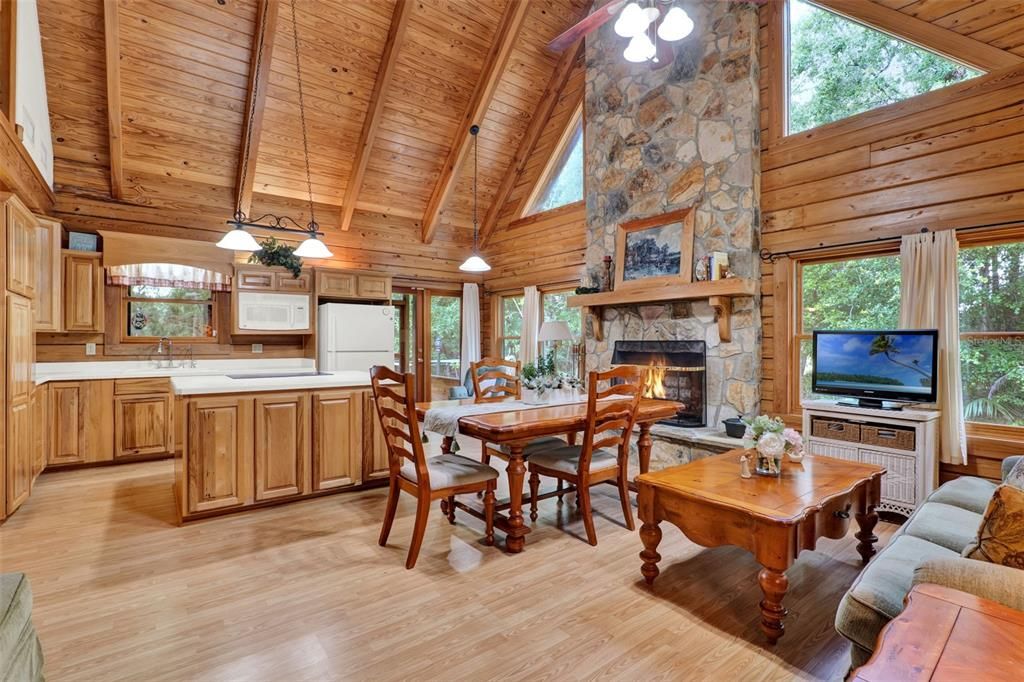 На продажу: $950,000 (2 спален, 1 ванн, 1226 Квадратных фут)