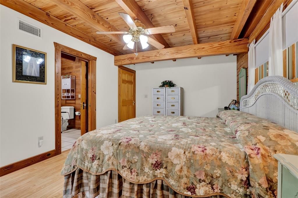 На продажу: $950,000 (2 спален, 1 ванн, 1226 Квадратных фут)