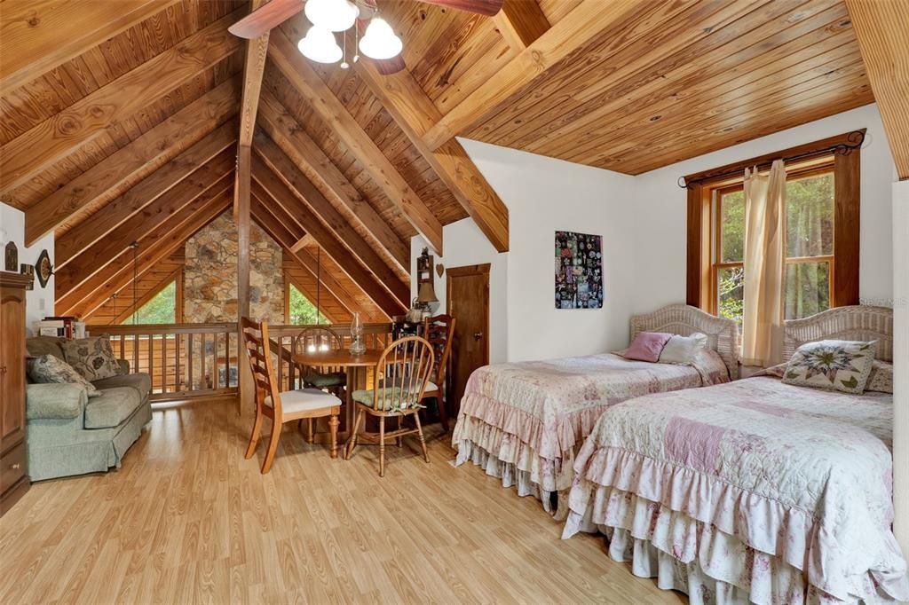 На продажу: $950,000 (2 спален, 1 ванн, 1226 Квадратных фут)