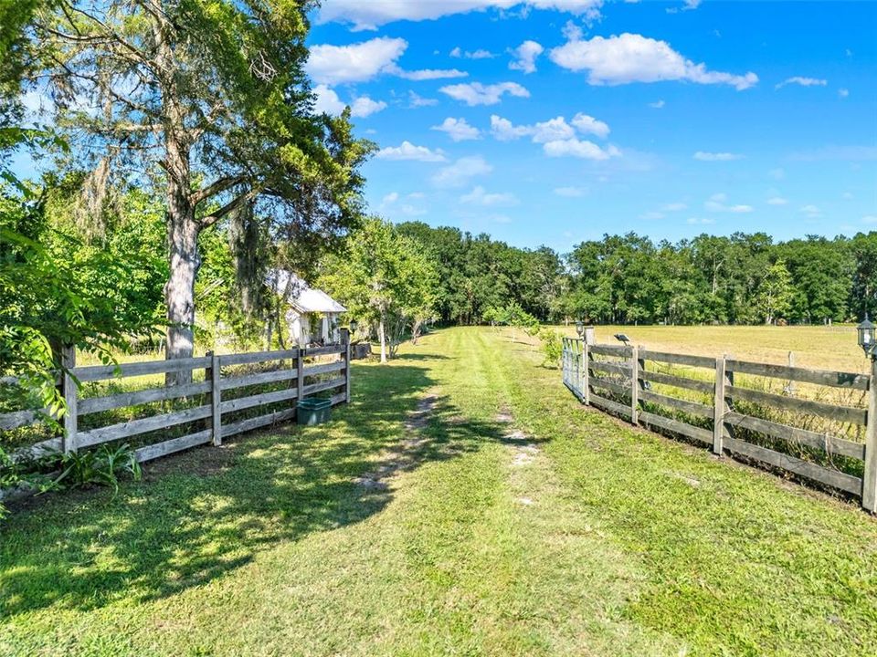 На продажу: $950,000 (2 спален, 1 ванн, 1226 Квадратных фут)