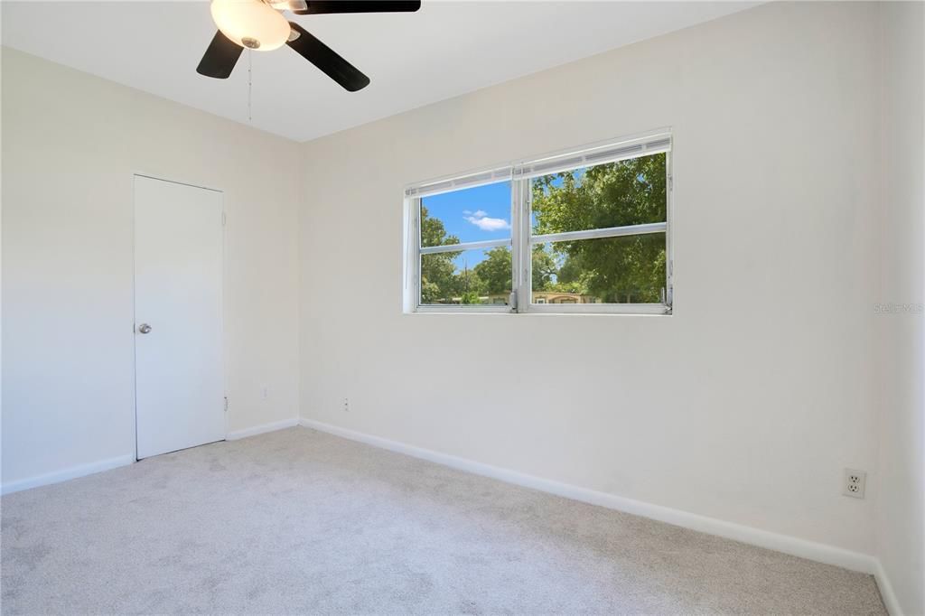 合同活跃: $226,500 (2 贝兹, 1 浴室, 830 平方英尺)