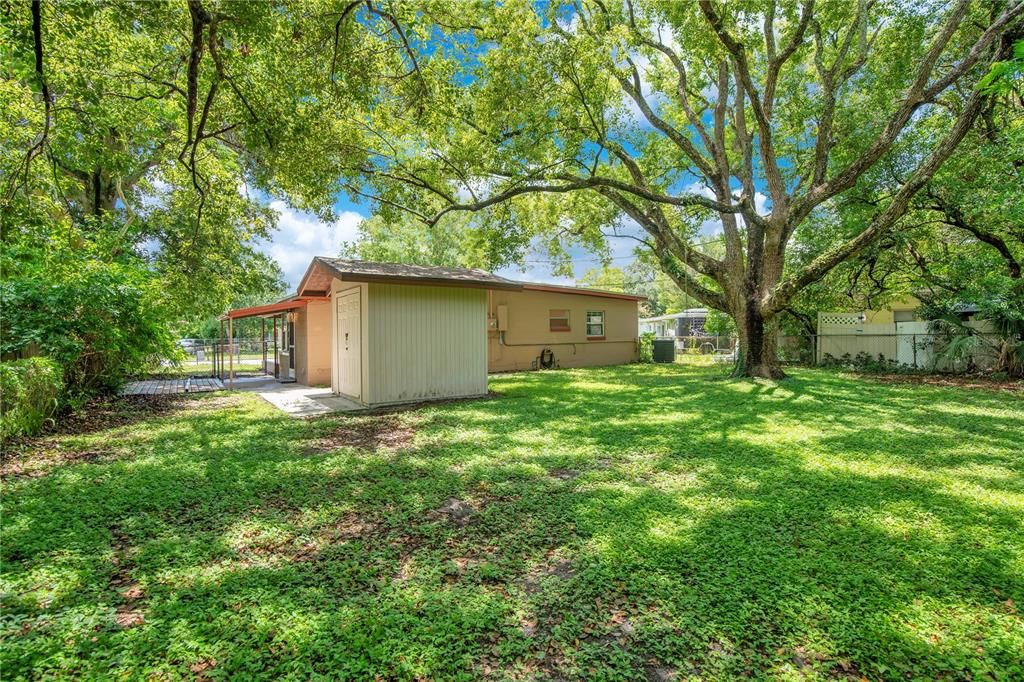 合同活跃: $226,500 (2 贝兹, 1 浴室, 830 平方英尺)