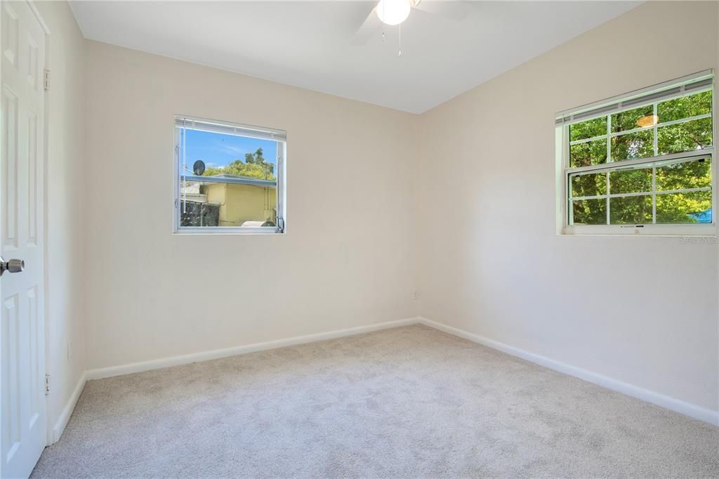 合同活跃: $226,500 (2 贝兹, 1 浴室, 830 平方英尺)