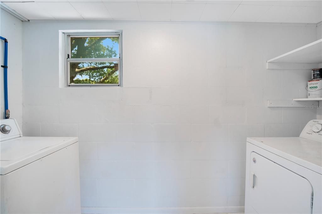 合同活跃: $226,500 (2 贝兹, 1 浴室, 830 平方英尺)