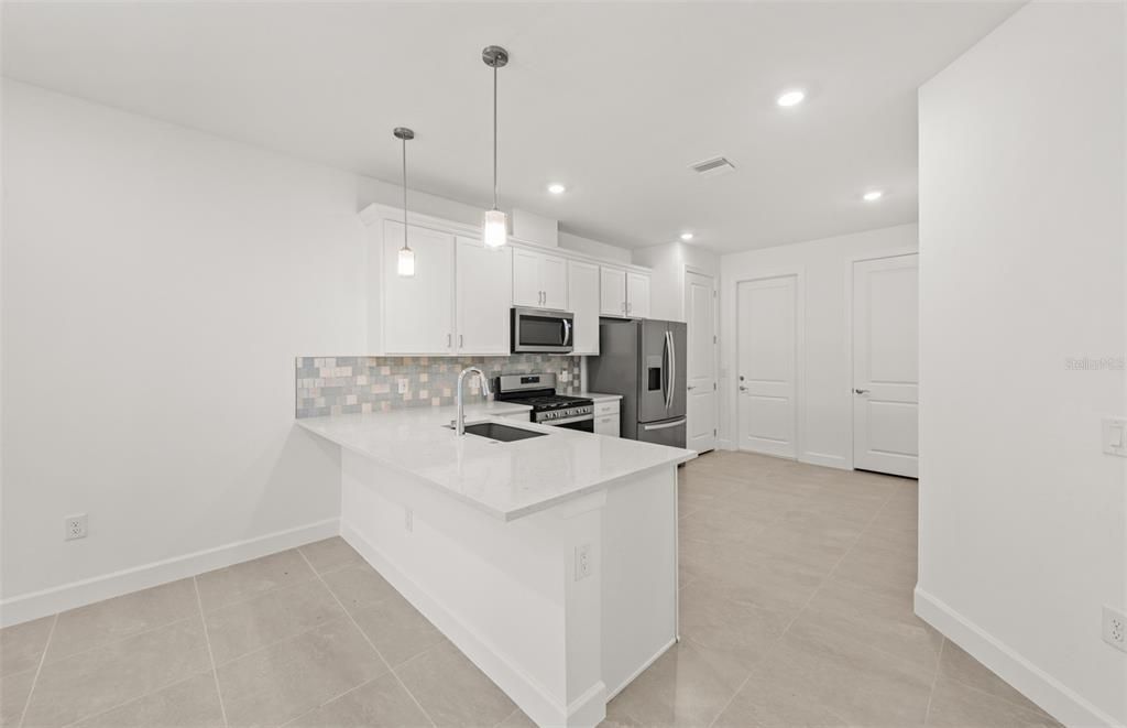 Под контрактом: $389,990 (2 спален, 2 ванн, 1448 Квадратных фут)