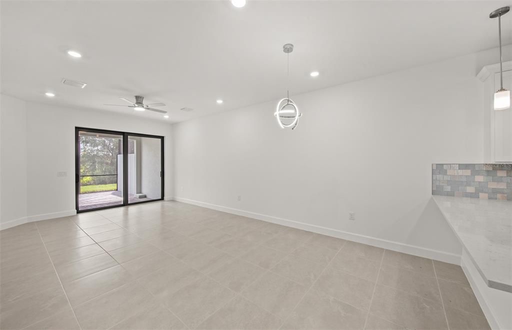 Под контрактом: $389,990 (2 спален, 2 ванн, 1448 Квадратных фут)