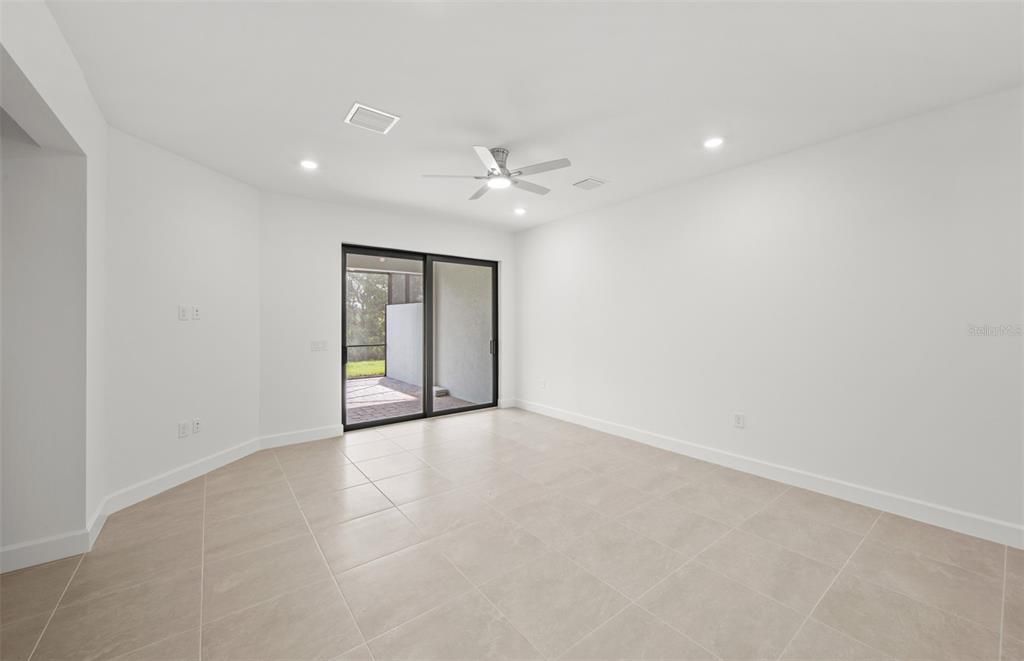 Под контрактом: $389,990 (2 спален, 2 ванн, 1448 Квадратных фут)