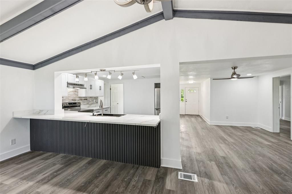 Active With Contract: $265,000 (3 beds, 2 baths, 1440 Square Feet)