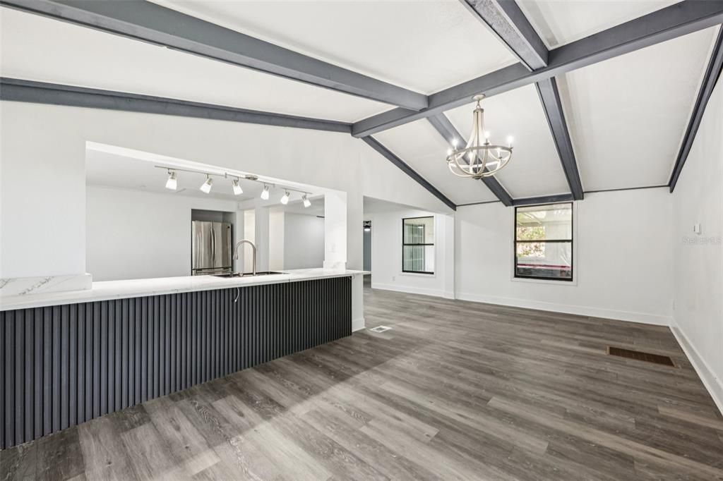 Active With Contract: $265,000 (3 beds, 2 baths, 1440 Square Feet)