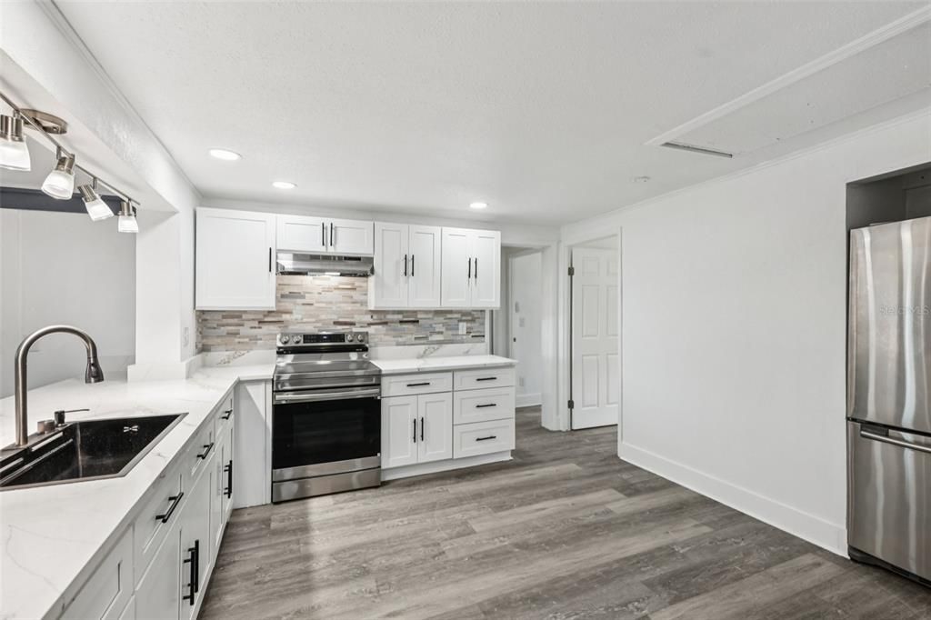 Active With Contract: $265,000 (3 beds, 2 baths, 1440 Square Feet)