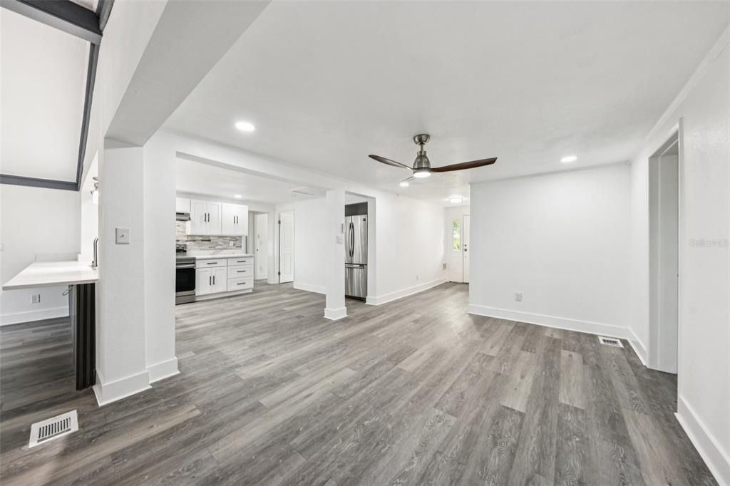 Active With Contract: $265,000 (3 beds, 2 baths, 1440 Square Feet)