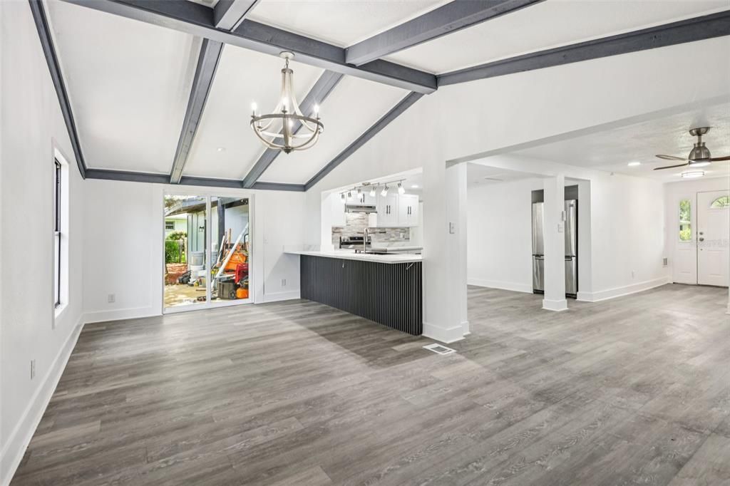 Active With Contract: $265,000 (3 beds, 2 baths, 1440 Square Feet)